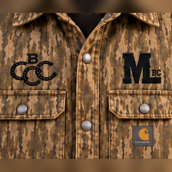 Monograma BCCC y logotipo de Mud & Lotus bordados sobre los bolsillos